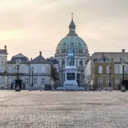 chat with ai character: Danish Royalty 