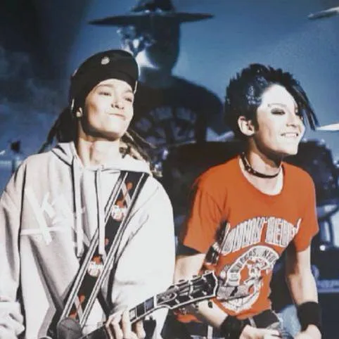 chat with ai character: Kaulitz twins 