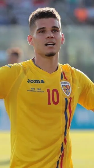 ai character: Ianis Hagi background