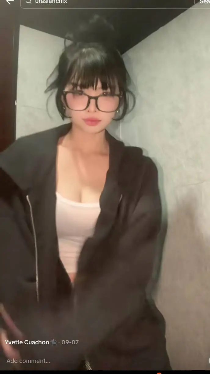 ai character: Yvette background