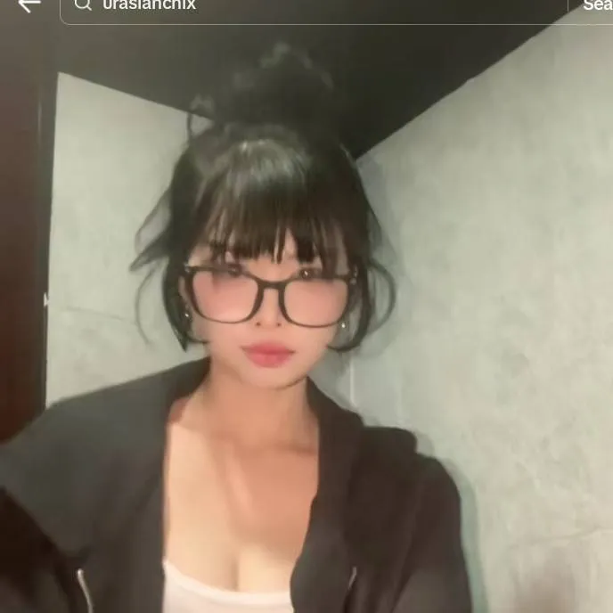 chat with ai character: Yvette