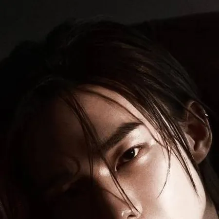chat with ai character: 𝙷𝚠𝚊𝚗𝚐 𝚑𝚢𝚞𝚗𝚓𝚒𝚗