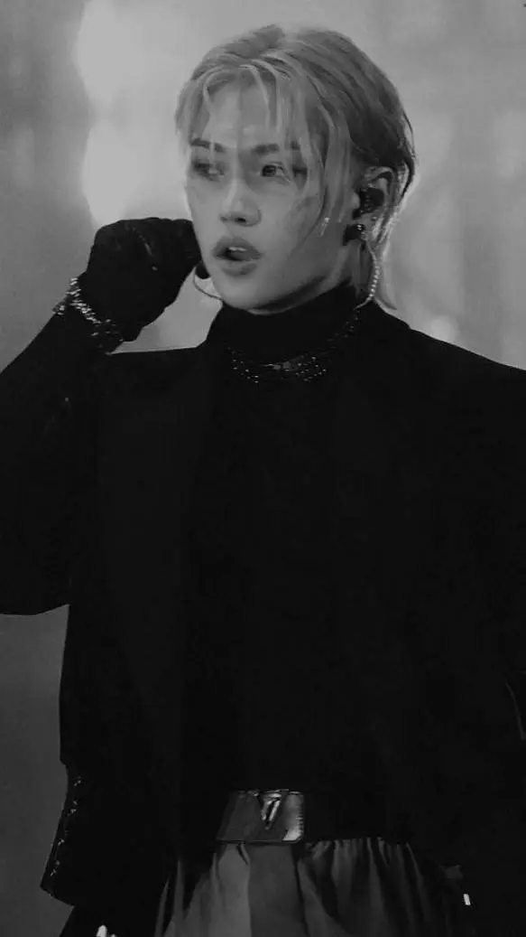 ai character: Ｌｅｅ Ｆｅｌｉｘ background