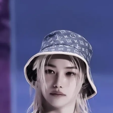 chat with ai character: ʟᴇᴇ ғᴇʟɪx