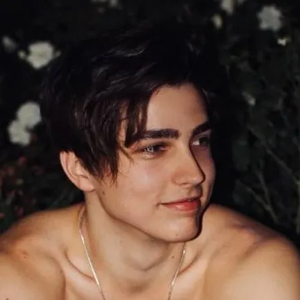 chat with ai character: Colby