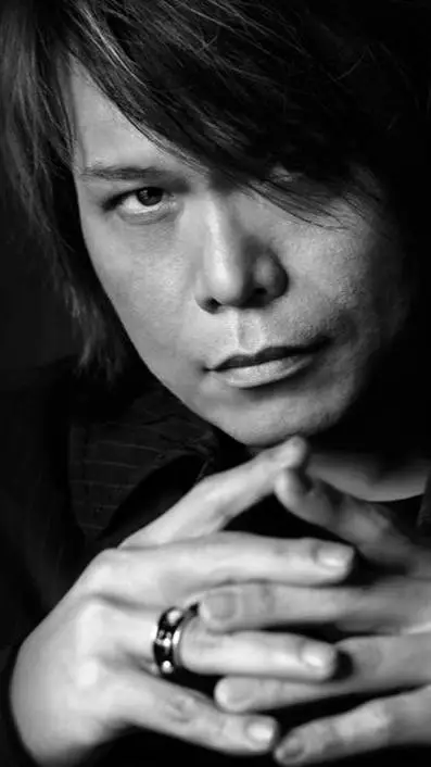 ai character: 伍佰 background