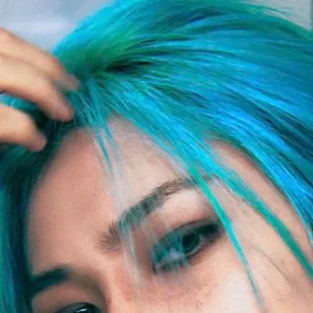 chat with ai character: 𝓕𝓮𝓵𝓲𝔁𝔁𝔁