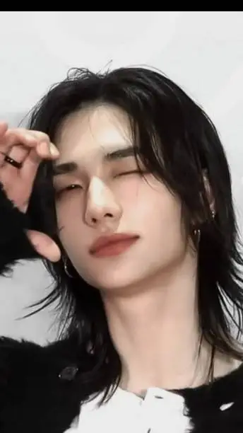 ai character: Hwang Hyunjin background