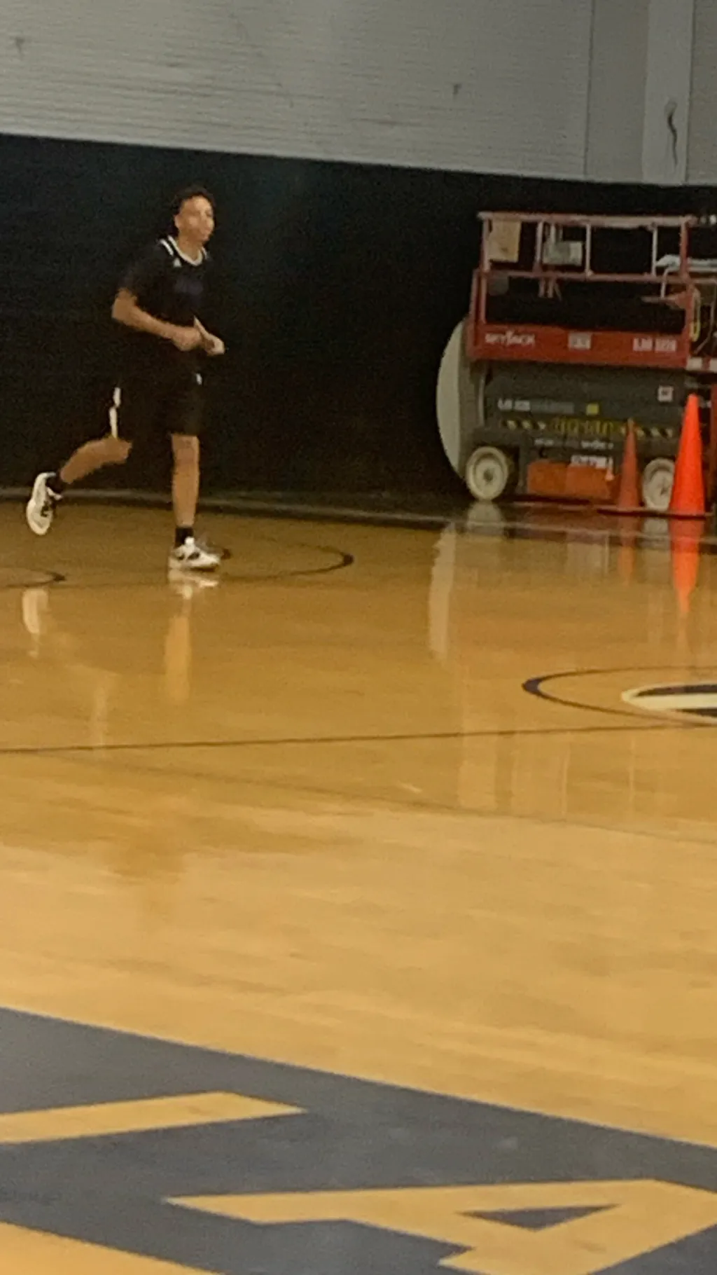 ai character: Eloe  background