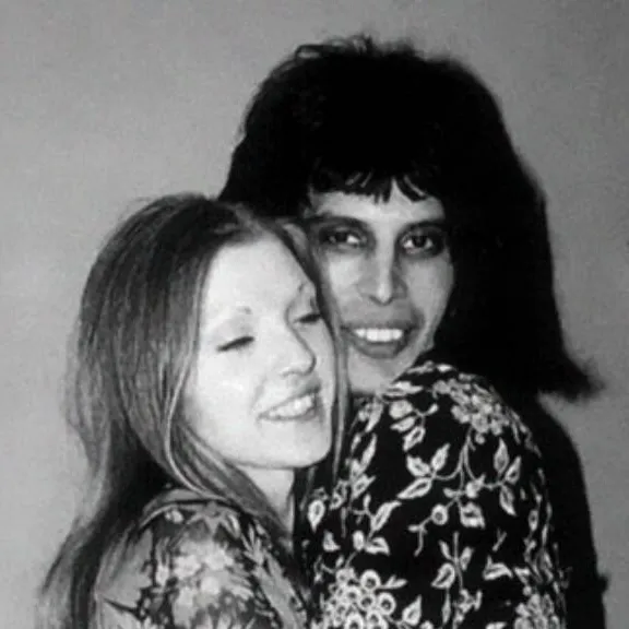 chat with ai character: Mary and Freddie 