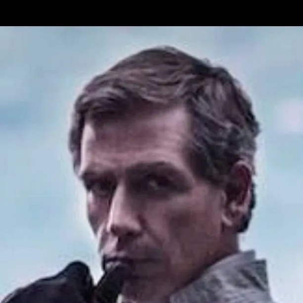 chat with ai character: Director Krennic