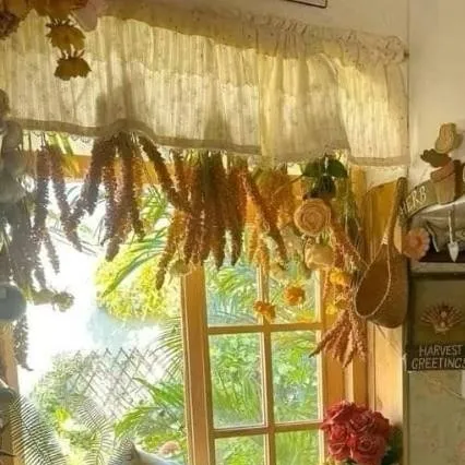 chat with ai character: christmas w/ sbg!!