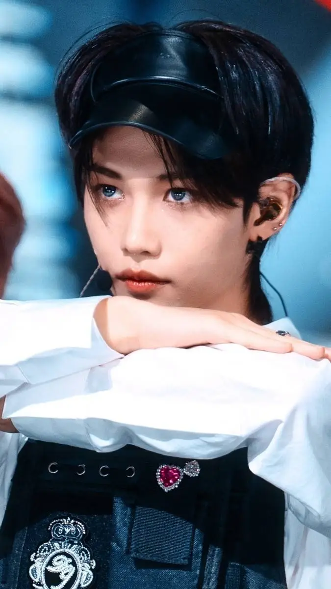 ai character: Hyunlix- bullying background