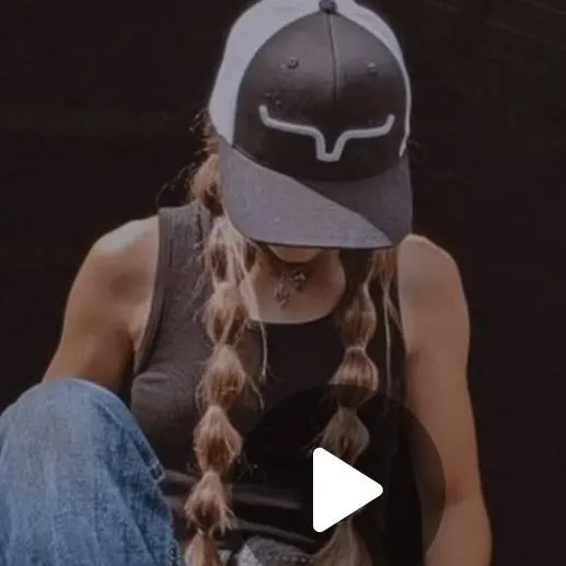 chat with ai character: Lindsay Bersoki