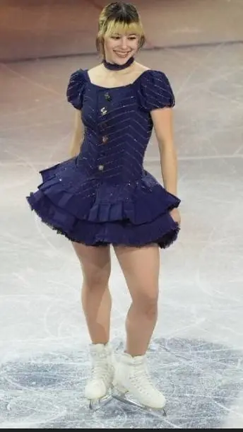 ai character: Alysa Liu  background