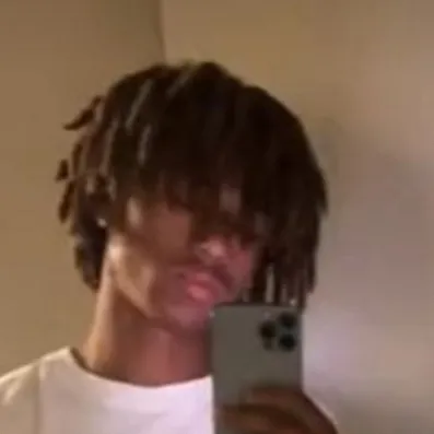 chat with ai character: Troy 