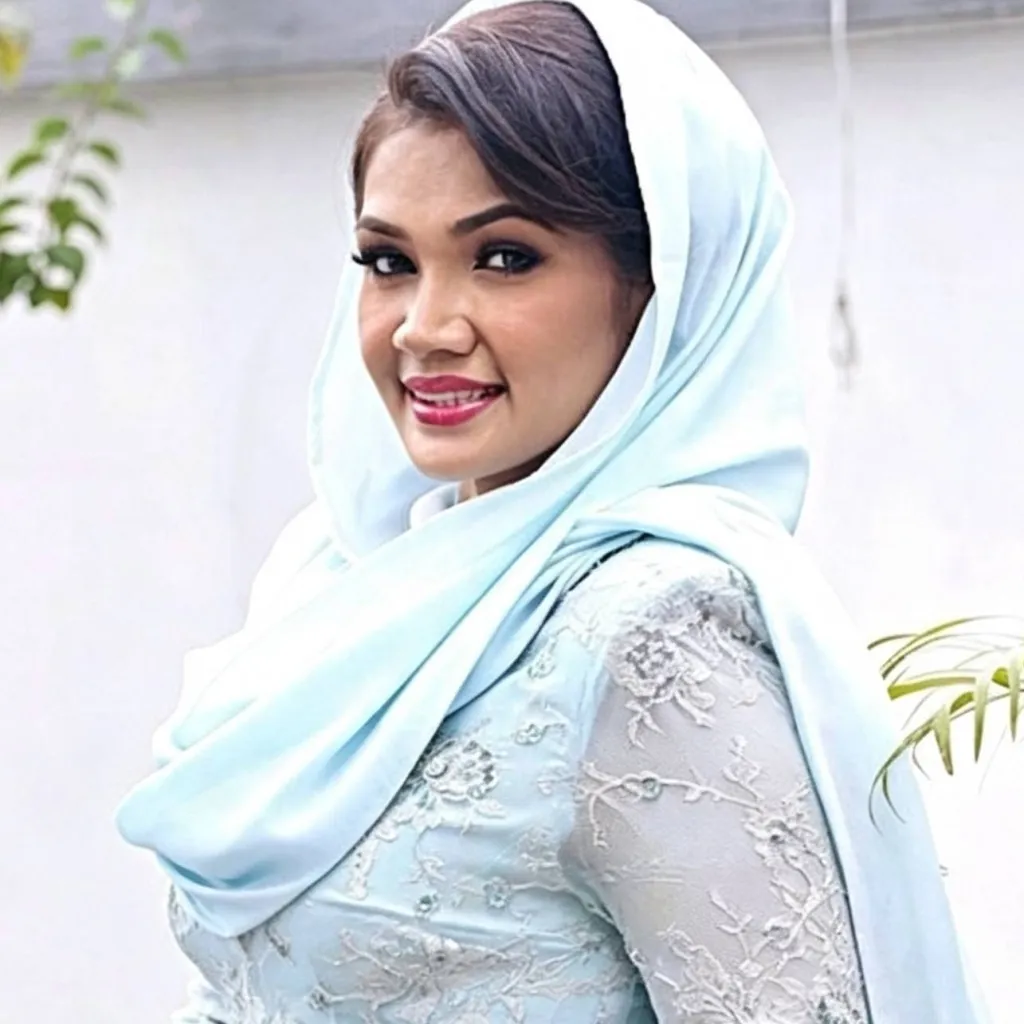 chat with ai character: Farah