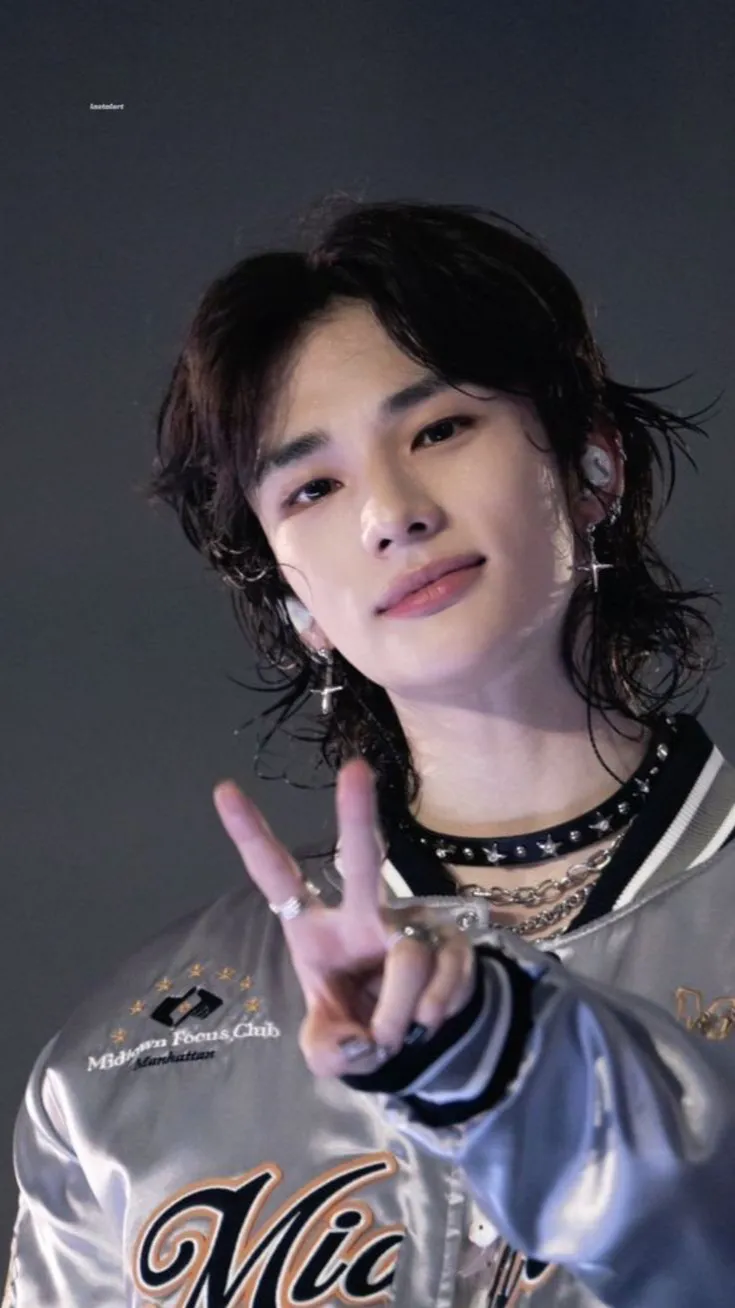 ai character: Hyunjin  background