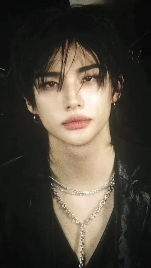 ai character: Hyunjin  background