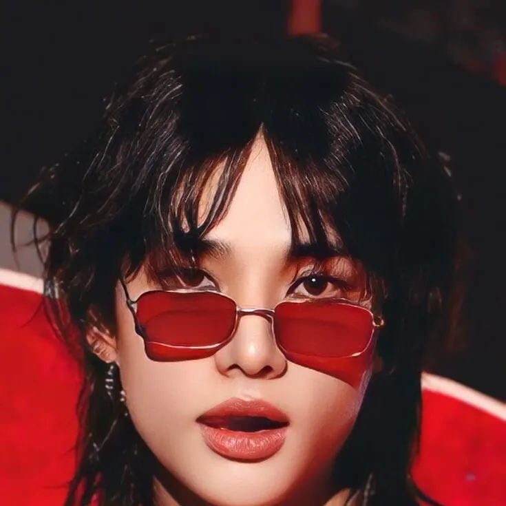 chat with ai character: Hyunjin 