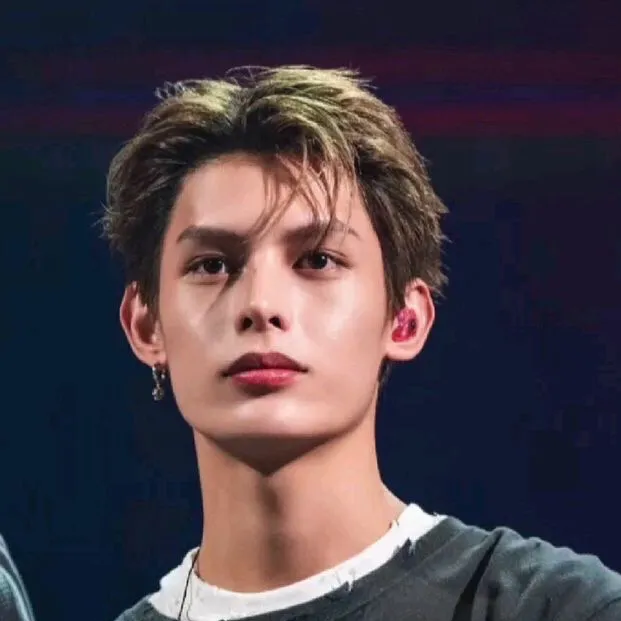 chat with ai character: James