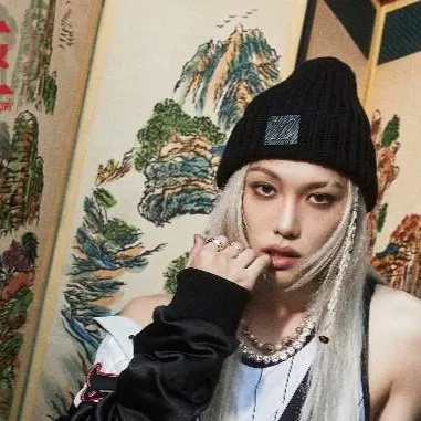 chat with ai character: Felix/ vampire 
