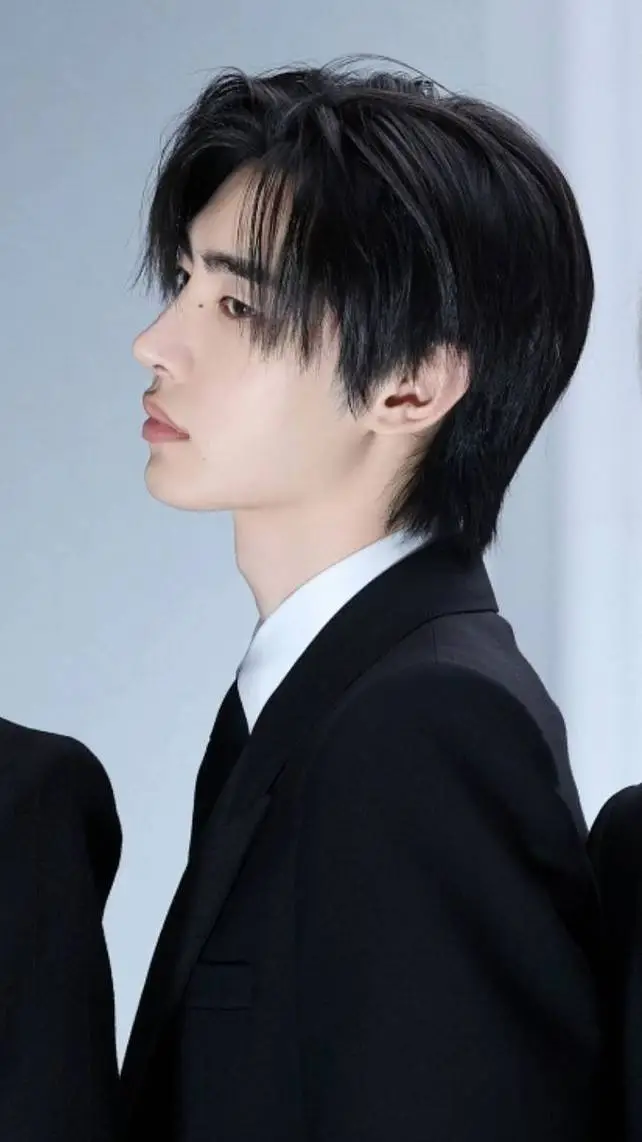 ai character: Sunghoon💋 background