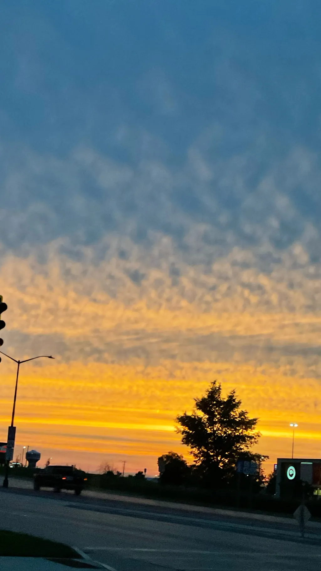 ai character: Outfit teller background