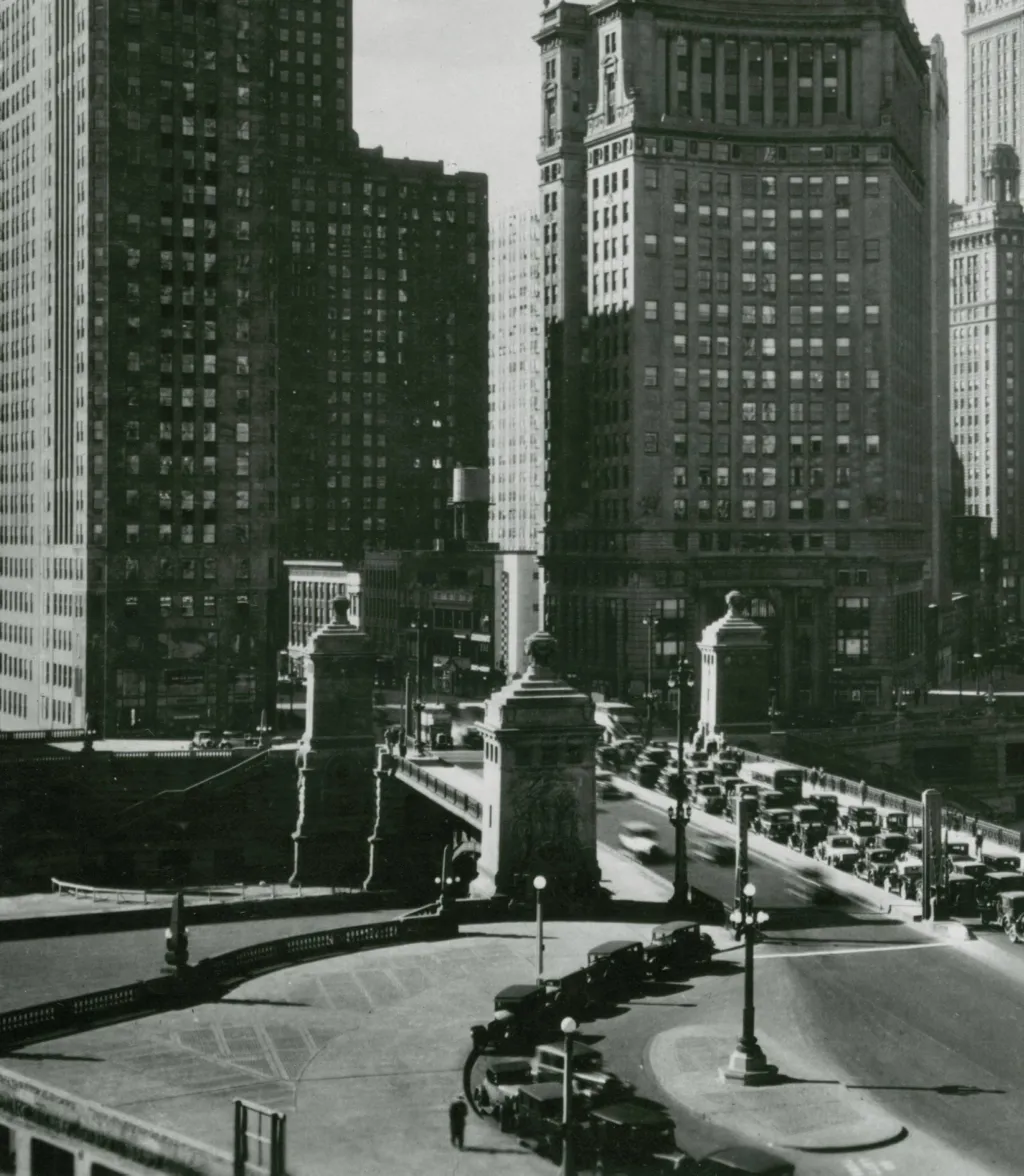 chat with ai character: 1930s Chicago
