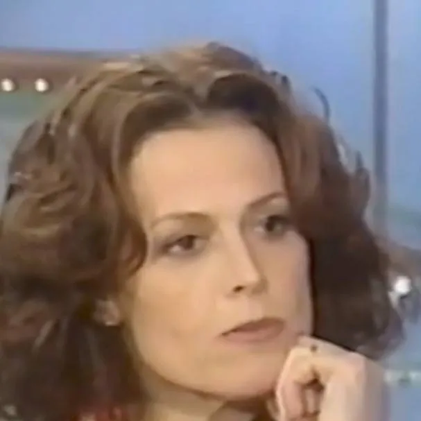 chat with ai character: Sigourney Weaver 