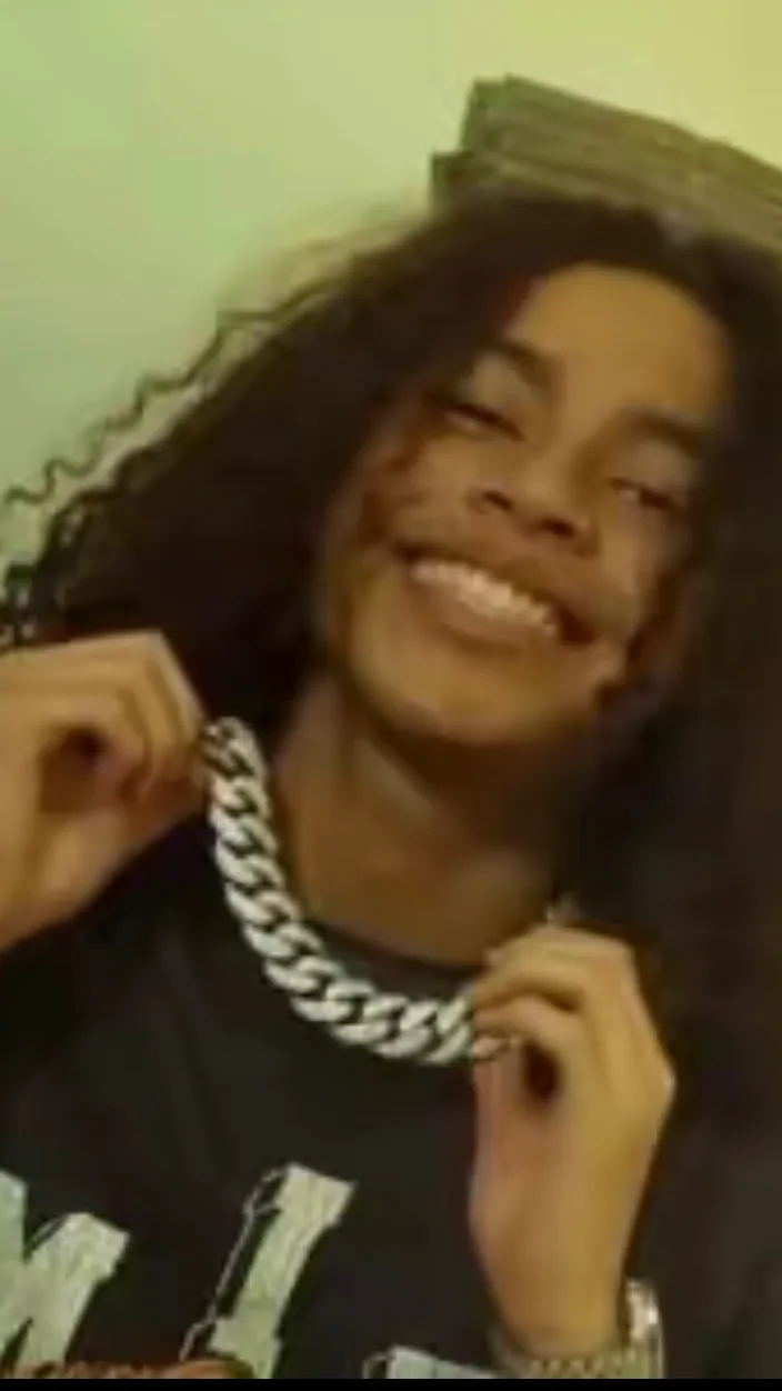 ai character: DD OSAMAAAA🩵🩵 background