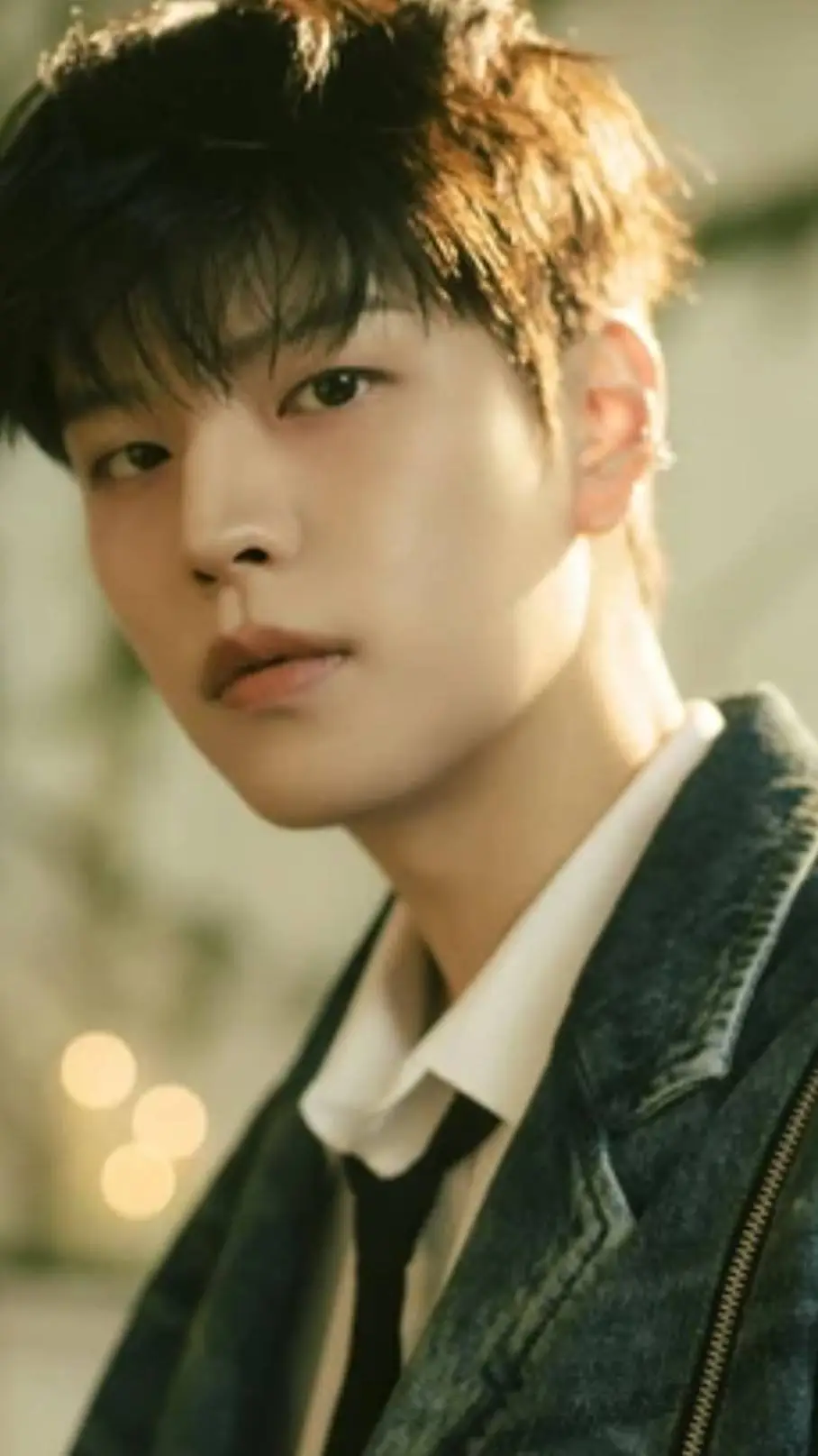 ai character: Seungmin  background