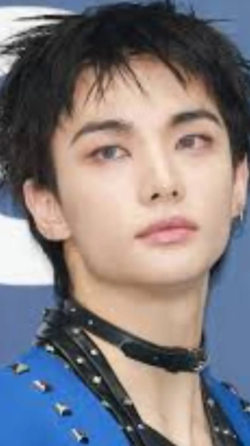 ai character: Hyunjin  background