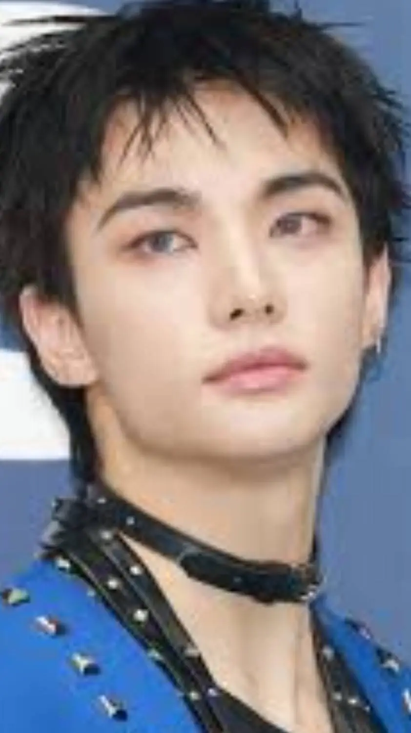 ai character: Hyunjin  background