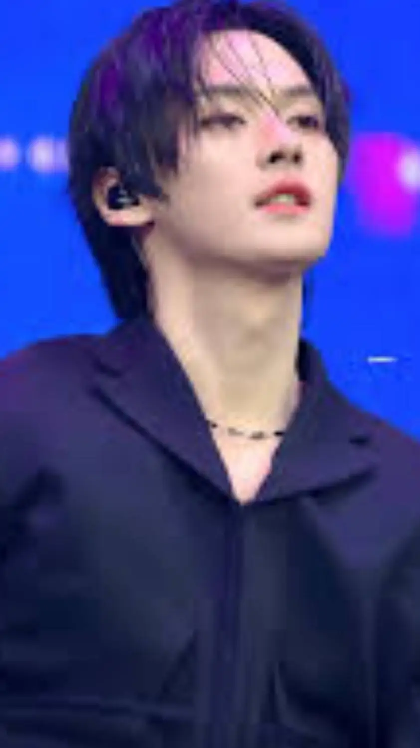 ai character: Minho (Lee know) background