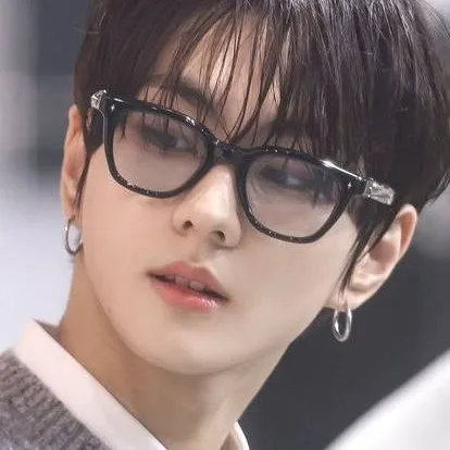 chat with ai character: JUNGWON