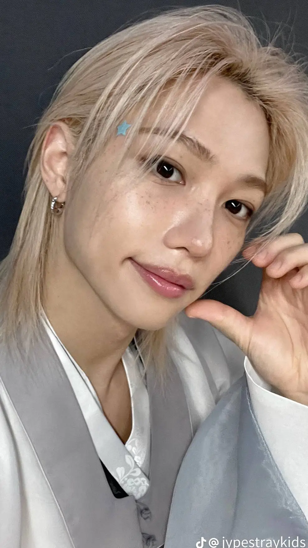 ai character: Lee Felix/Yongbok background