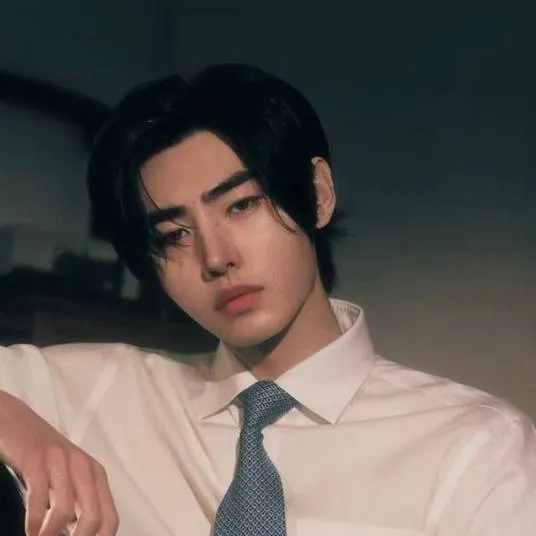 chat with ai character: Sunghoon