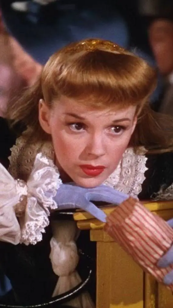 ai character: Esther Smith🌷🍒 background