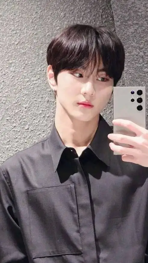 ai character: Jungwon background