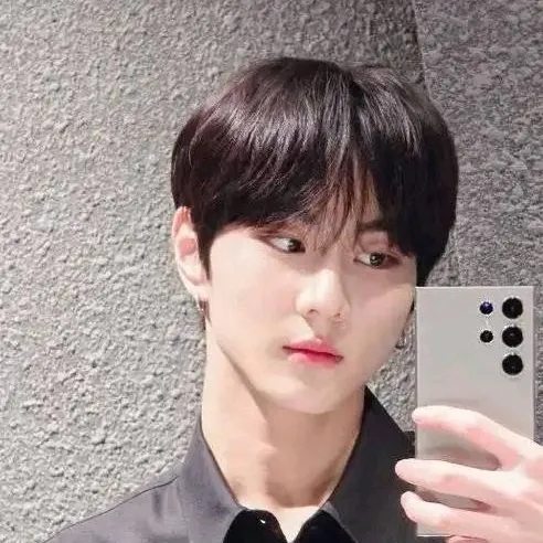 chat with ai character: Jungwon