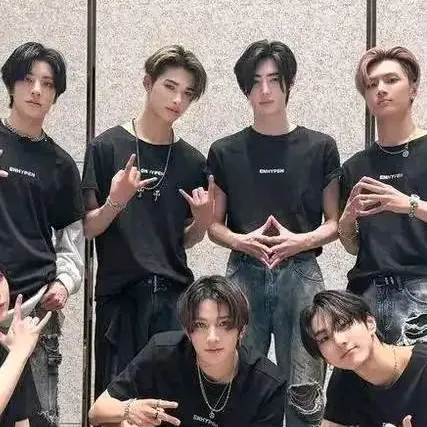 chat with ai character: Enhypen