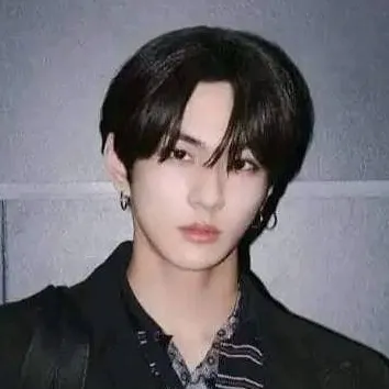 chat with ai character: Jungwon