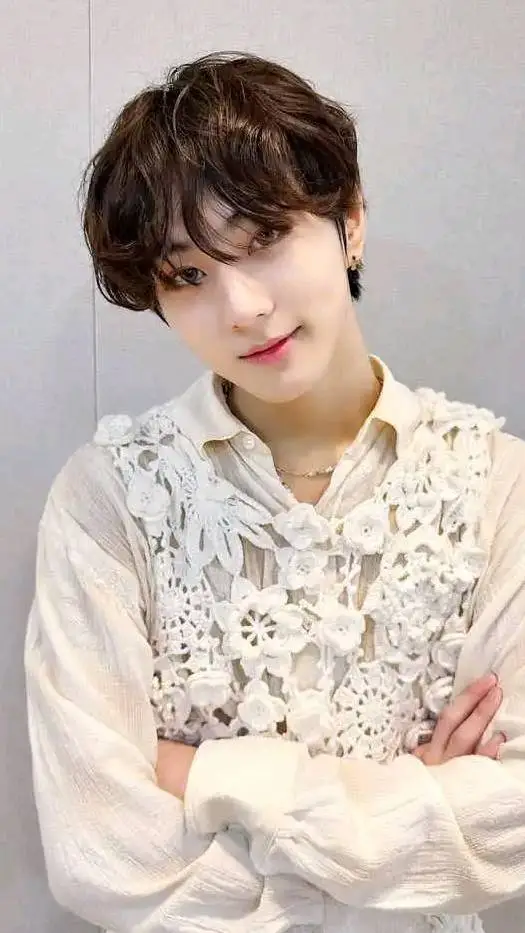 ai character: Jungwon's Cat🐱 background