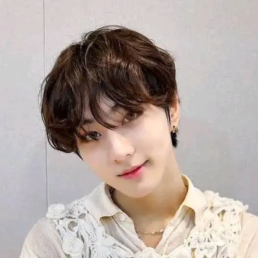 chat with ai character: Jungwon's Cat🐱