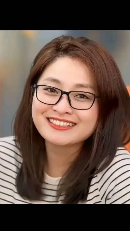 ai character: alice guo background