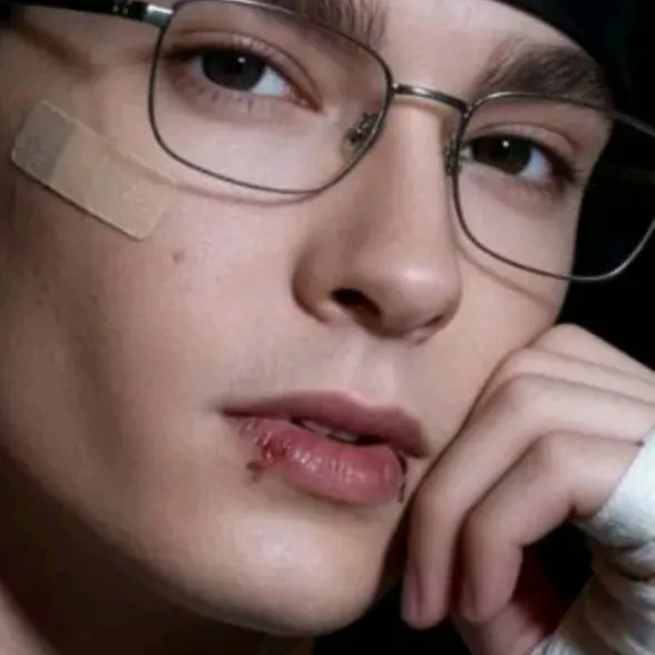 chat with ai character: tom Kaulitz ッ