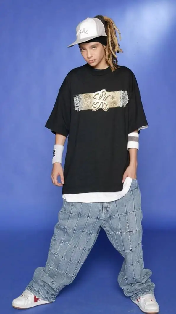 ai character: tom Kaulitz background