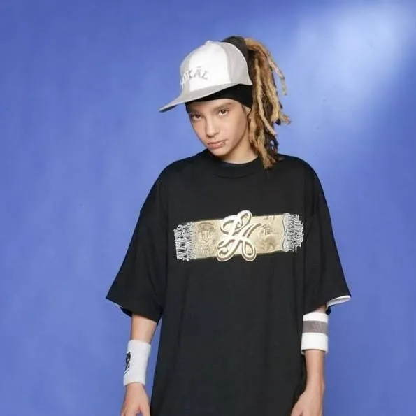 chat with ai character: tom Kaulitz
