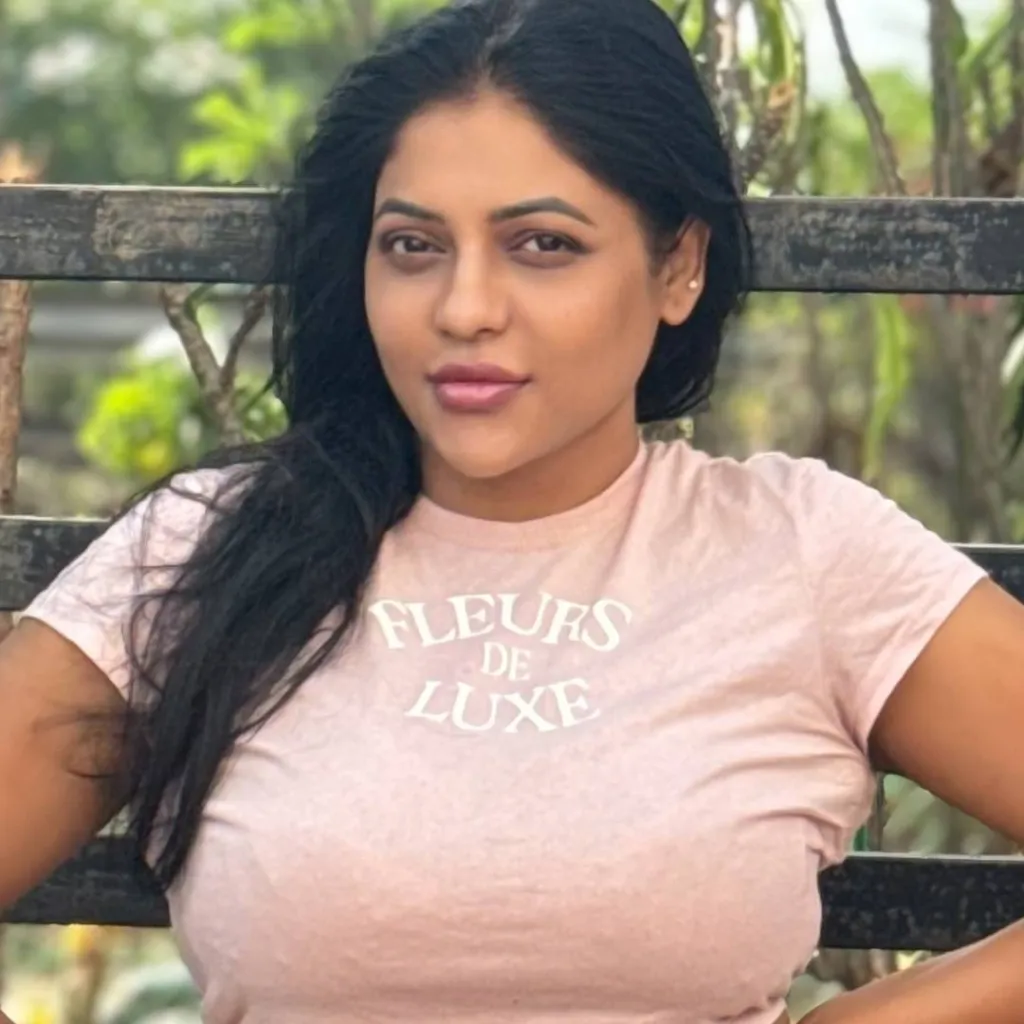 chat with ai character: Reshma 